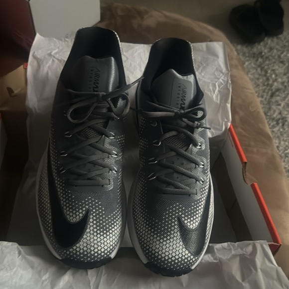 Brand New Nike Air Max Infuriate Low Cool Grey/ Black-White Size 13 - Picture 3 of 4